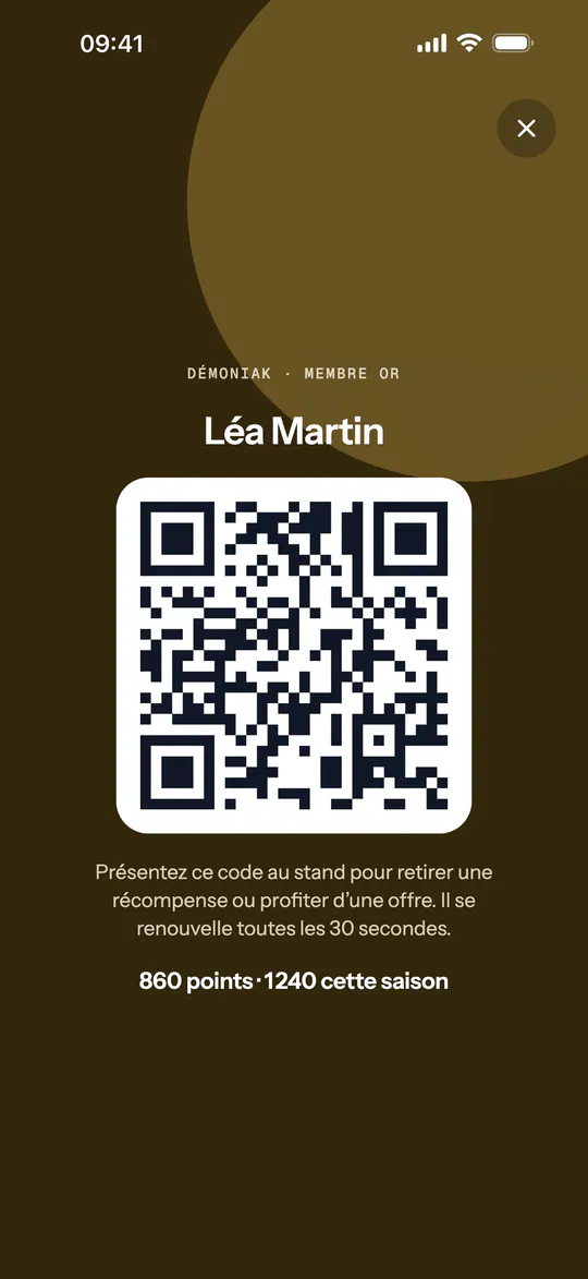 Écran de l'app (Démoniak Hockey) : Carte de membre (QR code). Carte plein écran au statut Or : QR code renouvelé toutes les 30 secondes, solde de points.