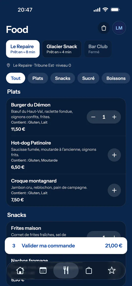 Écran de l'app (Démoniak Hockey) : Food : la carte du stand. Choix du stand avec son temps d'attente, carte par catégories avec allergènes, trois articles ajoutés et le bouton « Valider ma commande ».