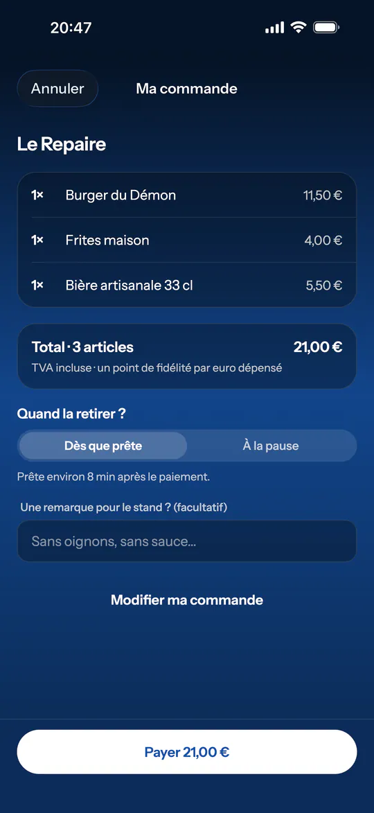 Écran de l'app (Démoniak Hockey) : Food : ma commande. Récapitulatif du panier, total TTC, choix du retrait « dès que prête » ou « à la pause », remarque pour le stand, paiement.